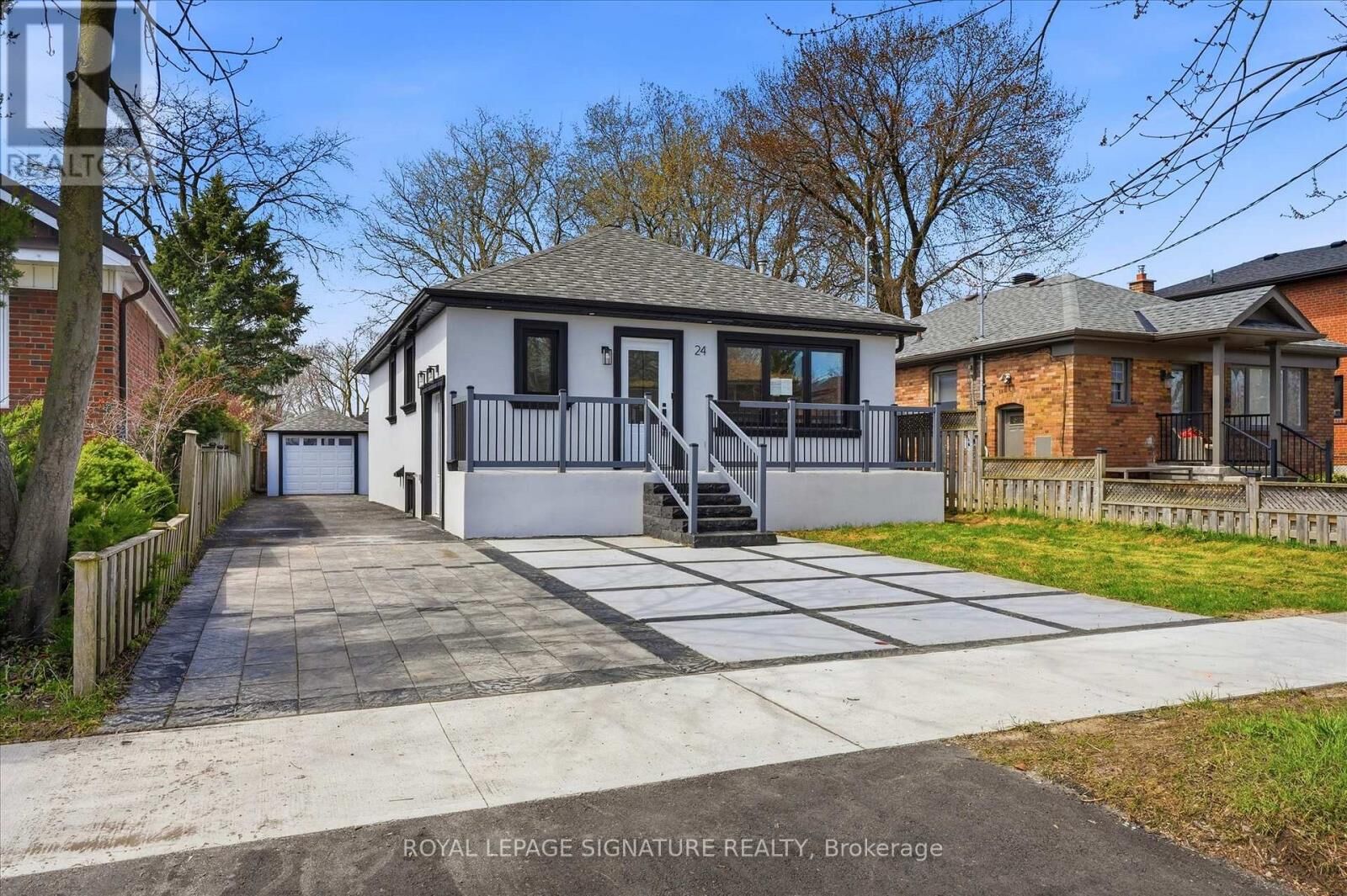 Property Photo:  24 Treeview Drive  ON M8W 4B9 