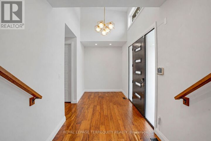 Property Photo:  716 North Shore Boulevard East  ON L7T 1X6 