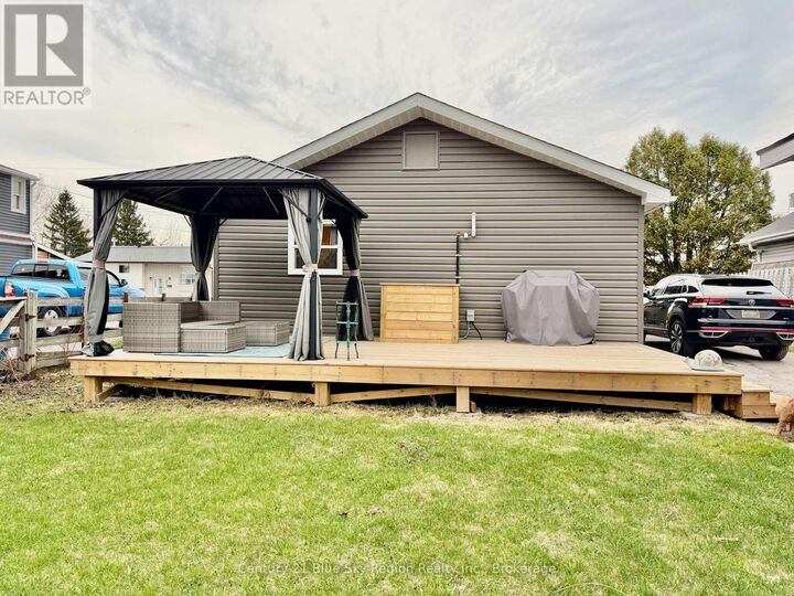 Property Photo:  220 Gould Avenue  ON P1B 7C7 