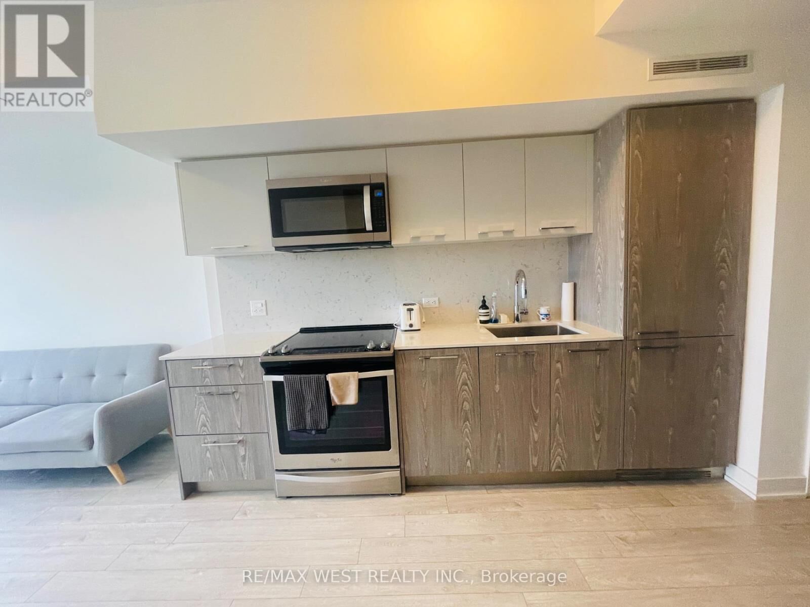 Property Photo:  30 Baseball Place 1122  ON M4M 0E8 