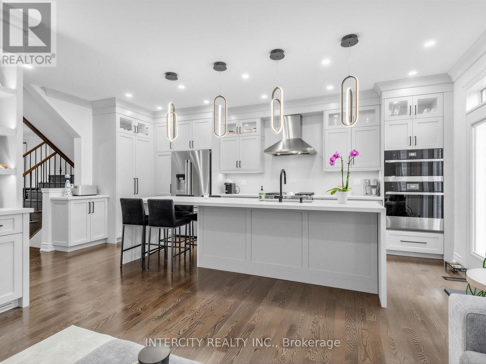 Property Photo:  322 Moody Drive  ON L4H 3N5 