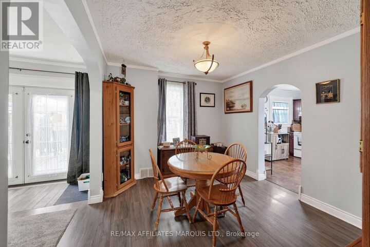 Property Photo:  335 Fifth Street East  ON K6H 2L9 