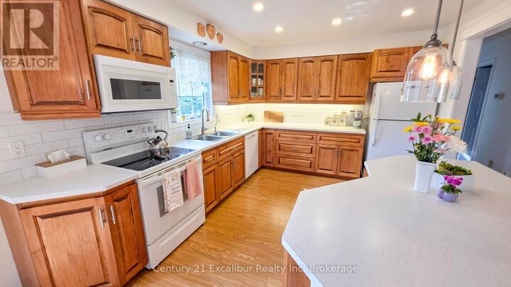 Property Photo:  508 Harvey Street  ON N1M 3K2 