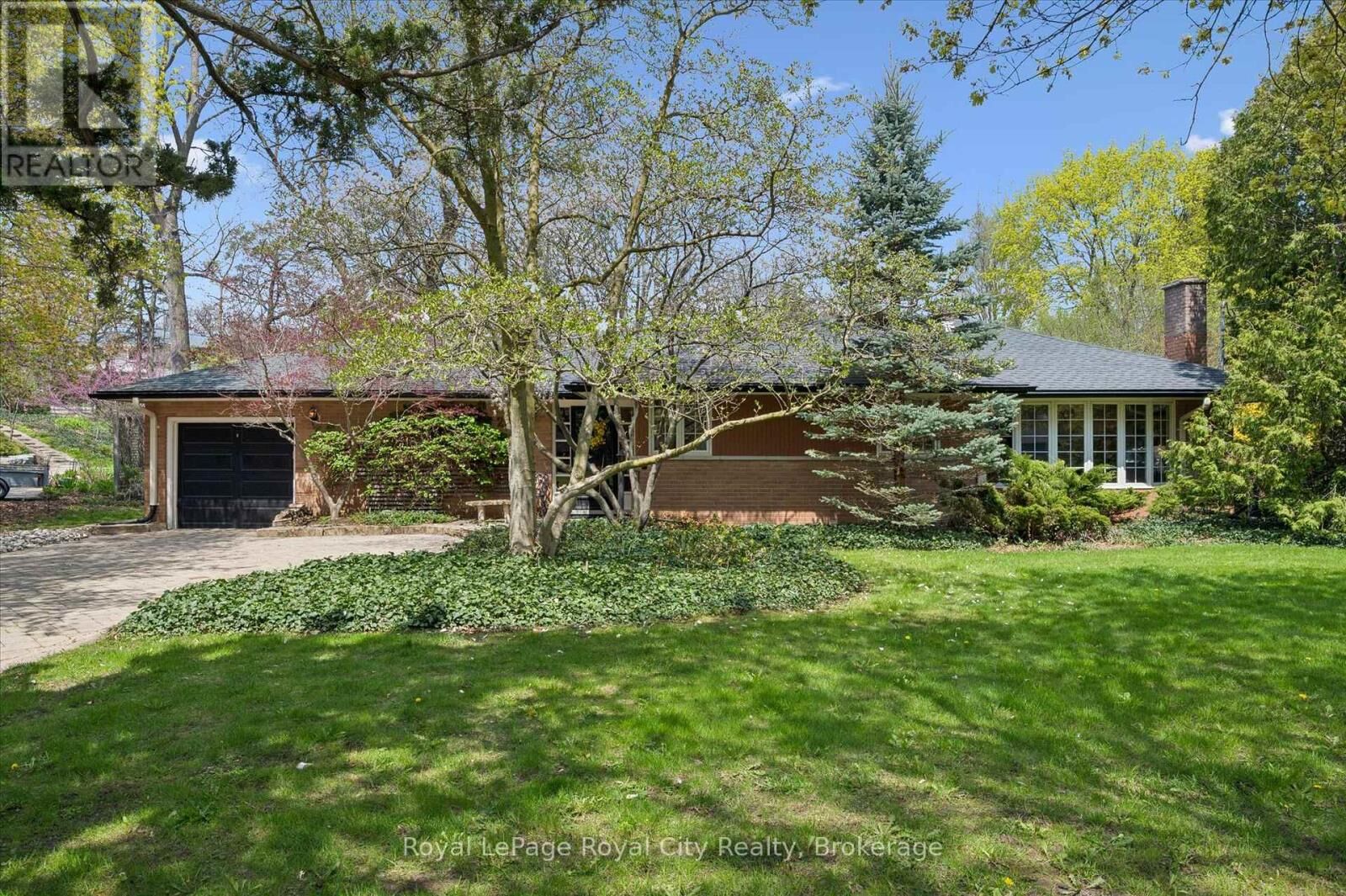 Property Photo:  29 Lynwood Place  ON N1G 2V9 