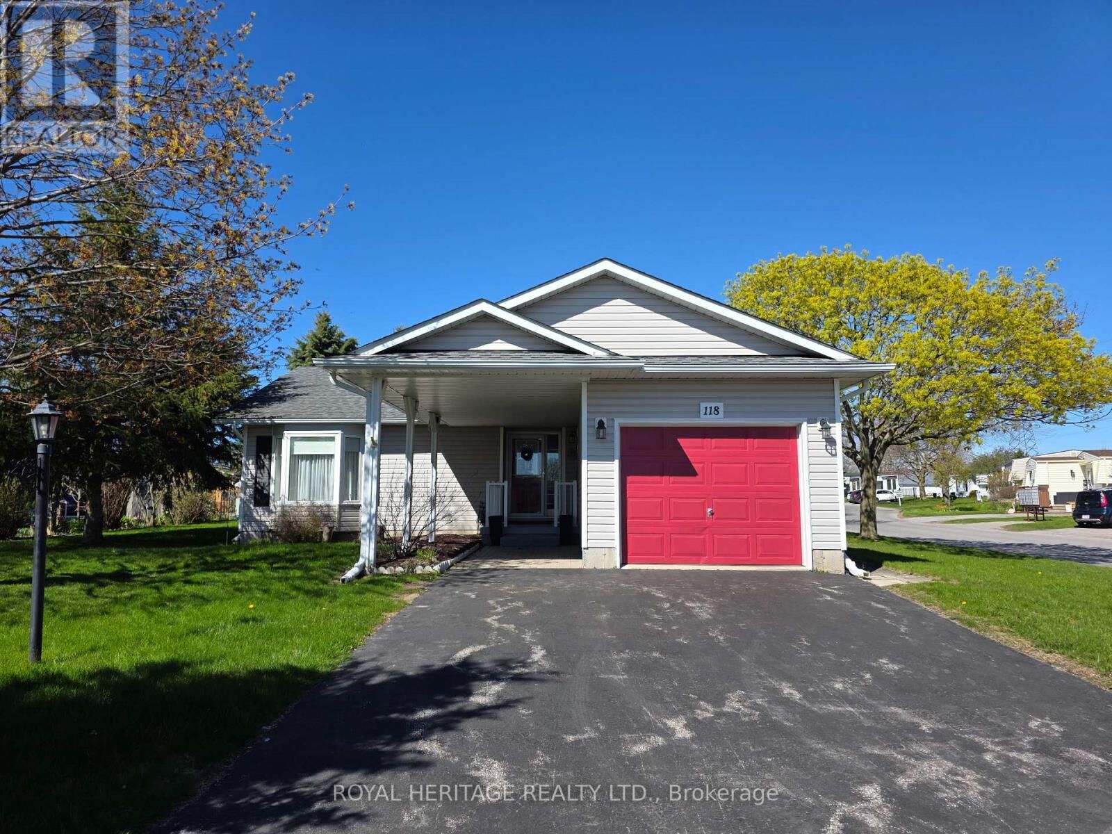 Property Photo:  118 Bluffs Road  ON L1B 1A8 