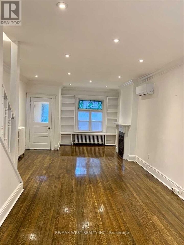 Property Photo:  91 Olive Avenue  ON M6G 1V2 