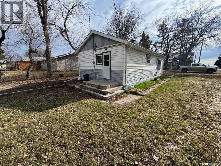 Property Photo:  228 2nd Avenue  SK S0K 4C0 