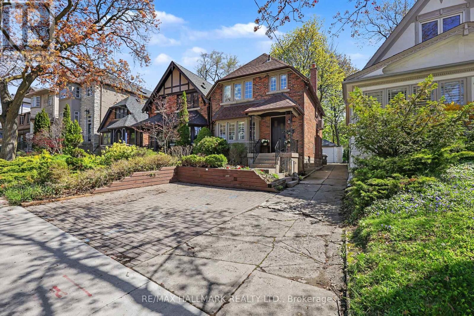 Property Photo:  67 Gilgorm Road  ON M5N 2M4 