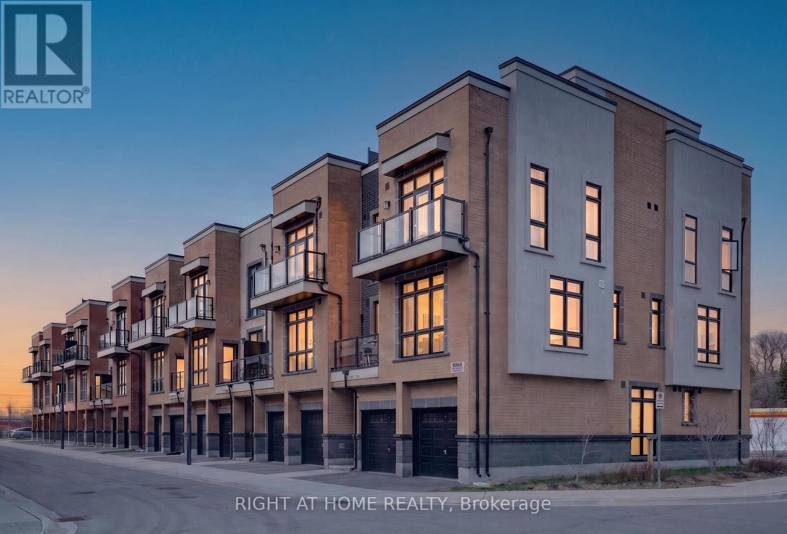 Property Photo:  12860 Yonge Street 1  ON L4E 1J4 