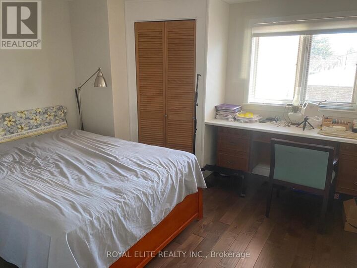 Property Photo:  19 Dunsfold Drive Unit 3  ON M1B 1T5 