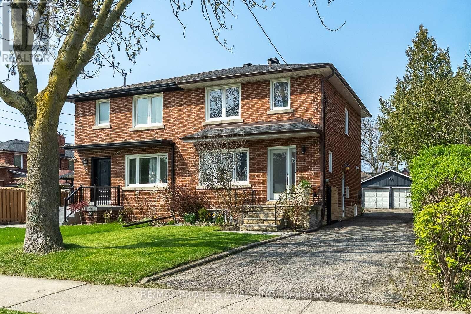 Property Photo:  4 Edilou Drive  ON M8W 4B2 