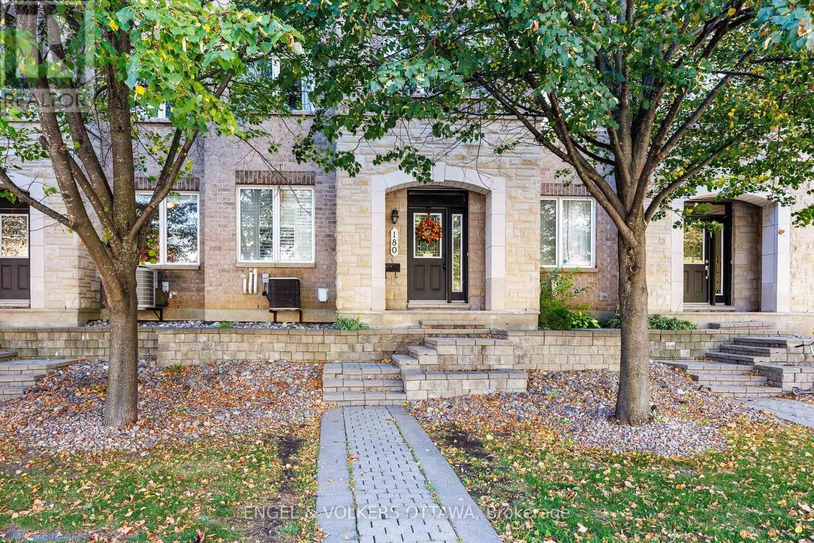 Property Photo:  180 Lanark Avenue  ON K1Z 1E5 