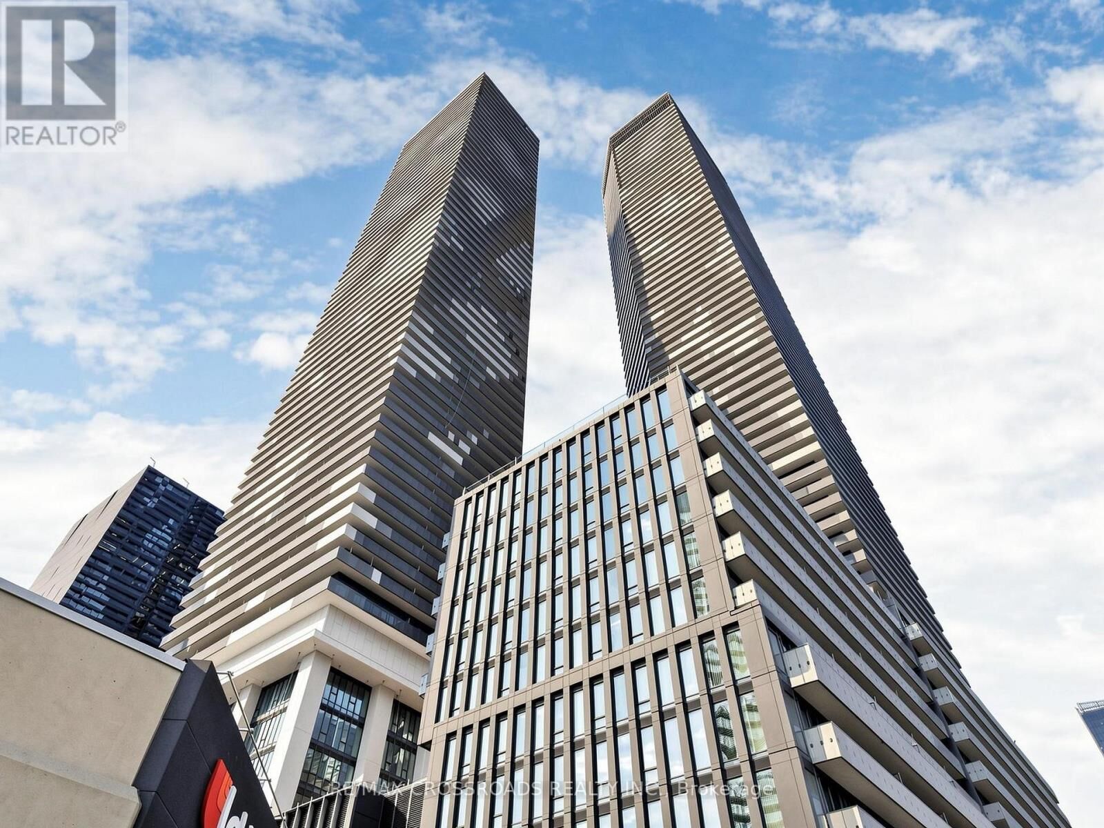 Property Photo:  138 Downes Street 3511  ON M5E 0E4 