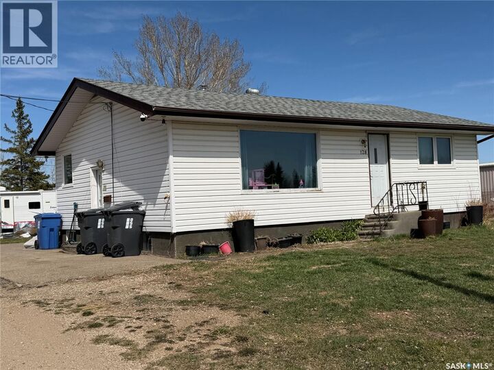 Property Photo:  128 9th Avenue E  SK S0A 2P0 