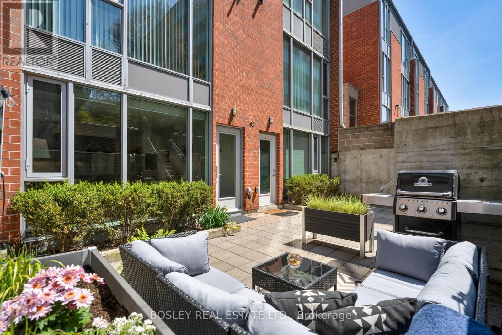 Property Photo:  42 Boston Avenue 2  ON M4M 2T9 