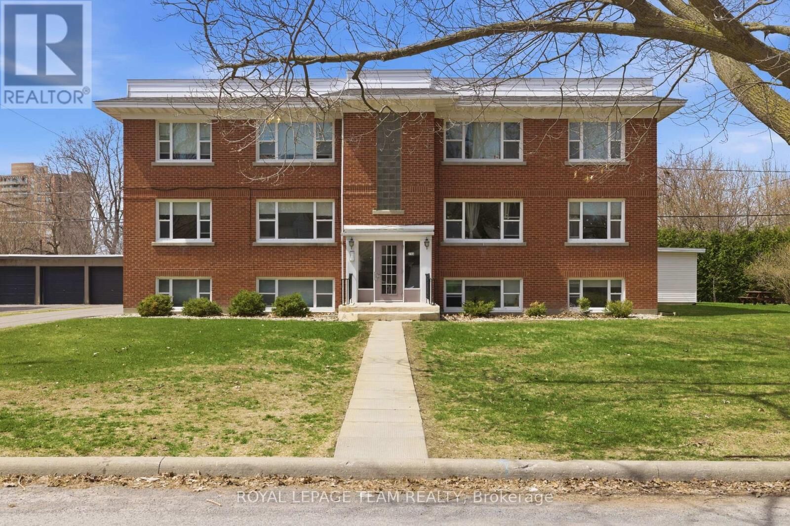 Property Photo:  2164 Blossom Drive  ON K1H 6G8 