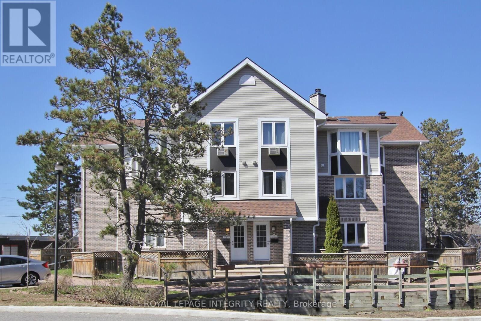 Property Photo:  3 Stonebank Crescent 10  ON K2H 9M2 
