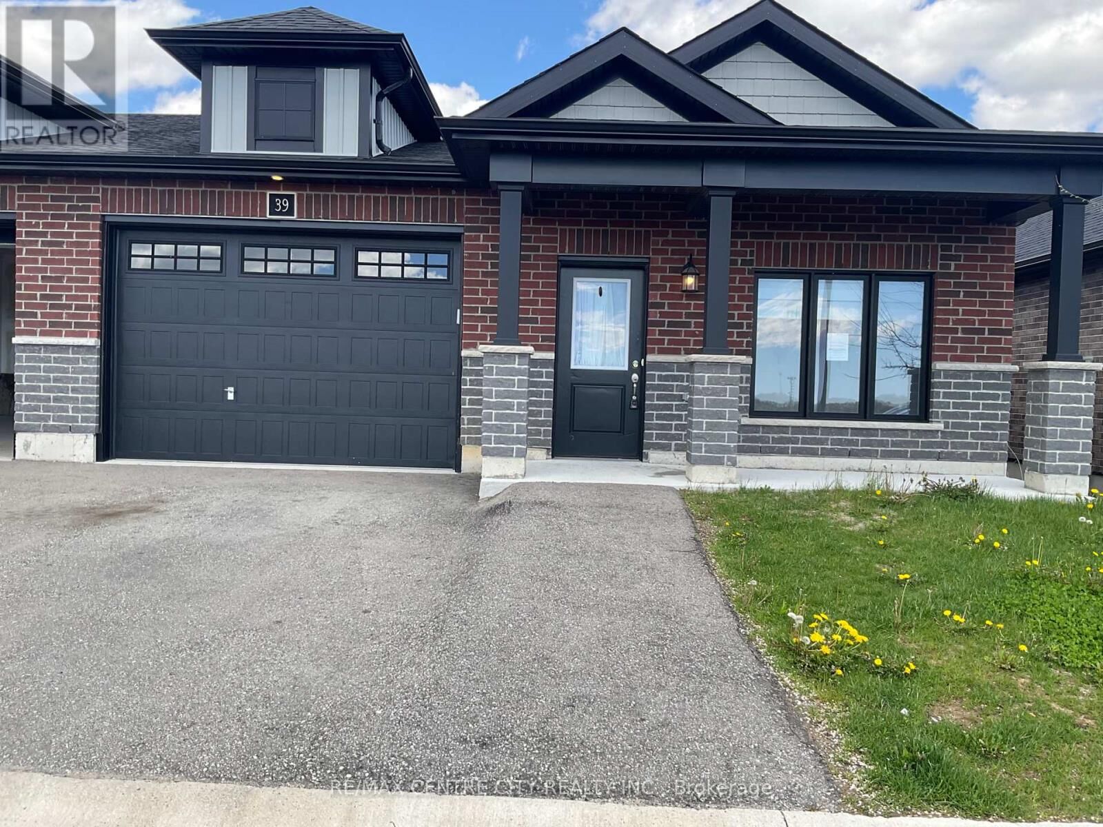 Property Photo:  39 Waterthrush Lane  ON N3Y 0E9 