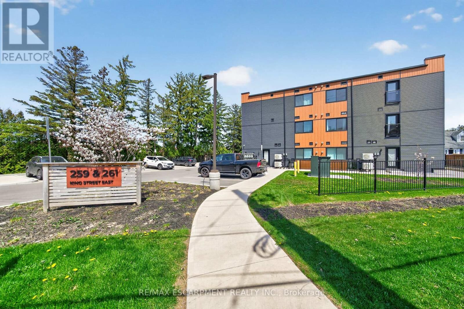Property Photo:  259 King Street East 0B  ON L9G 1L9 
