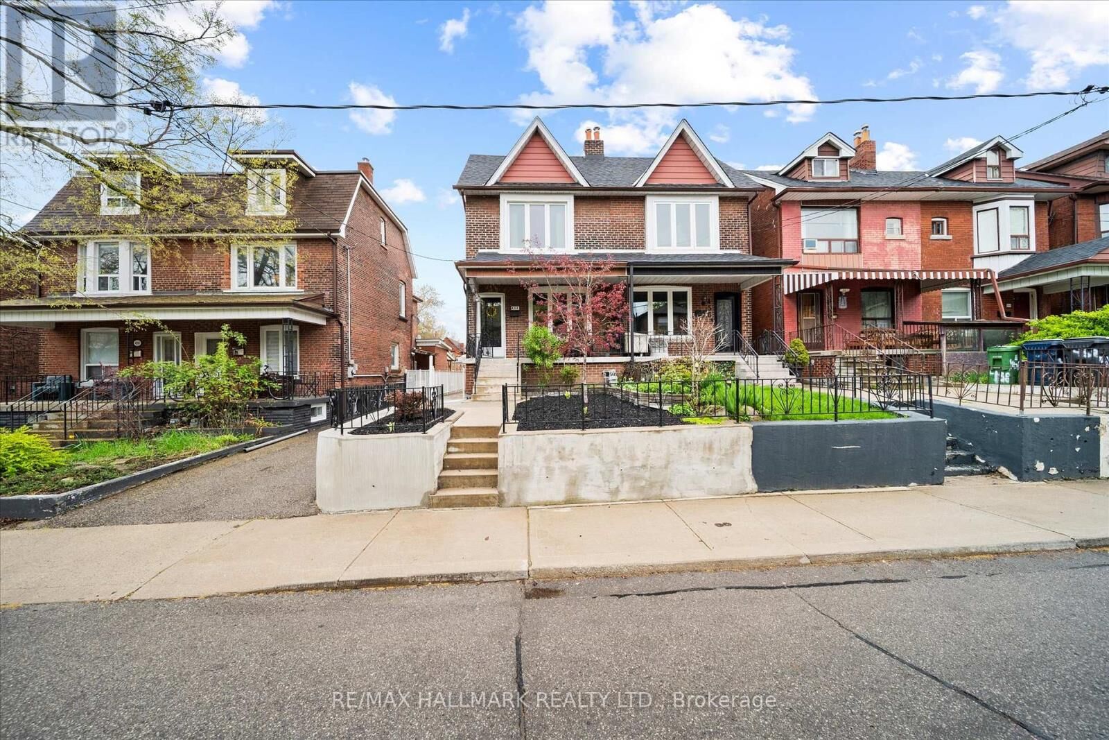 Property Photo:  454 Concord Avenue  ON M6H 2P8 