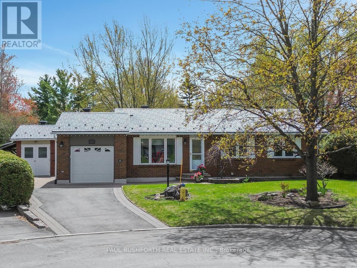 Property Photo:  8 Teakwood Court  ON K1K 4B4 