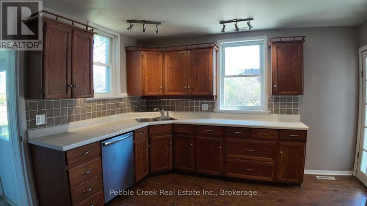 Property Photo:  109 Napier Street  ON N7A 1W4 