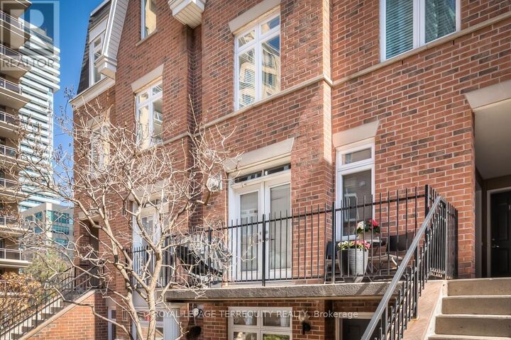 Property Photo:  106 Redpath Avenue 18  ON M4S 2J7 