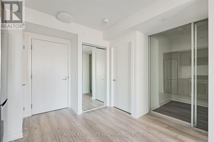 Property Photo:  223 Redpath Avenue 2906  ON M4P 0E8 