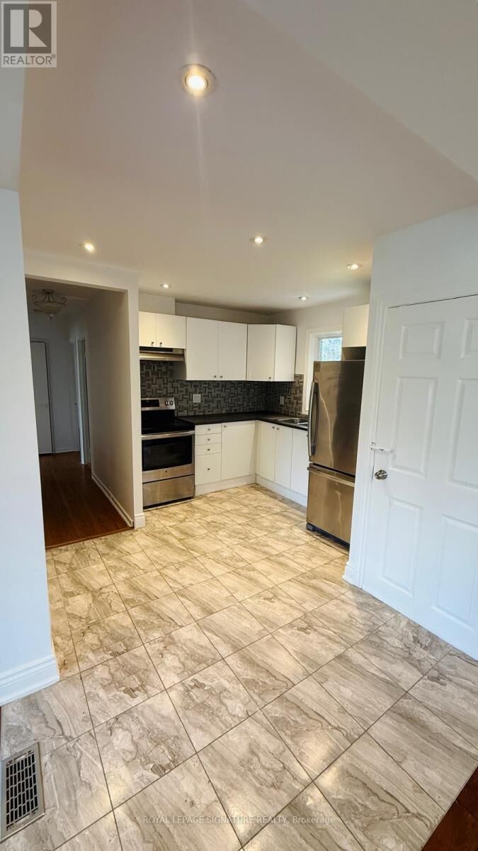 Property Photo:  2140 Munden Road  ON L5A 2R2 