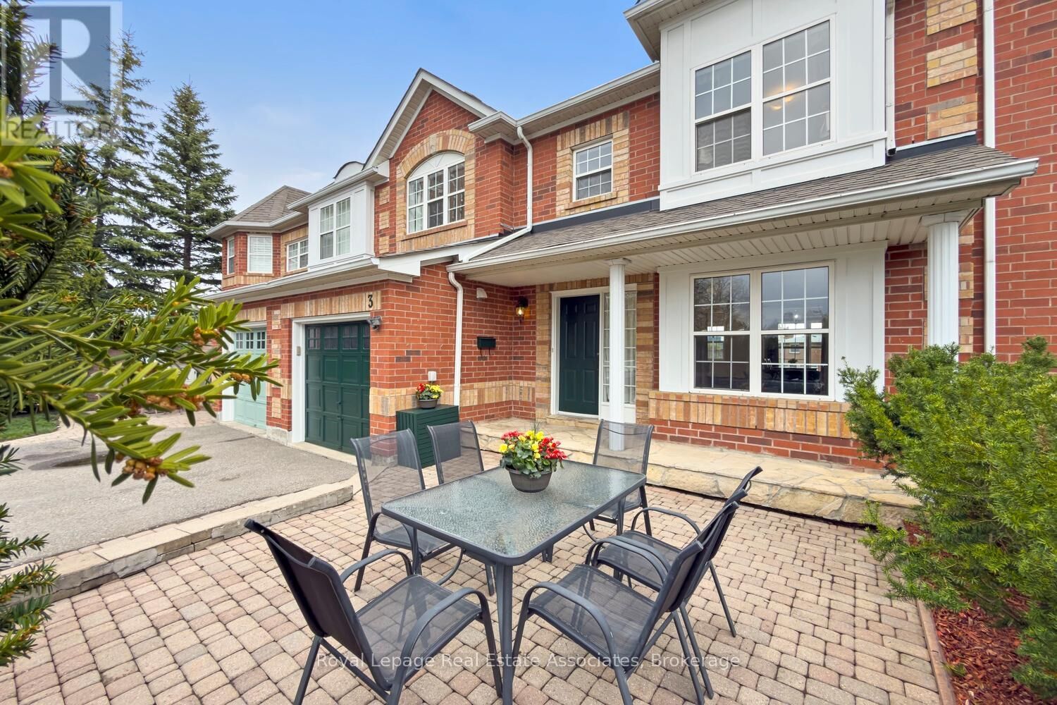 Property Photo:  199 Hillcrest Avenue 3  ON L5B 4L5 