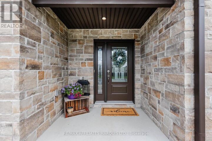 Property Photo:  100 Forestdale Crescent  ON K6K 1M1 