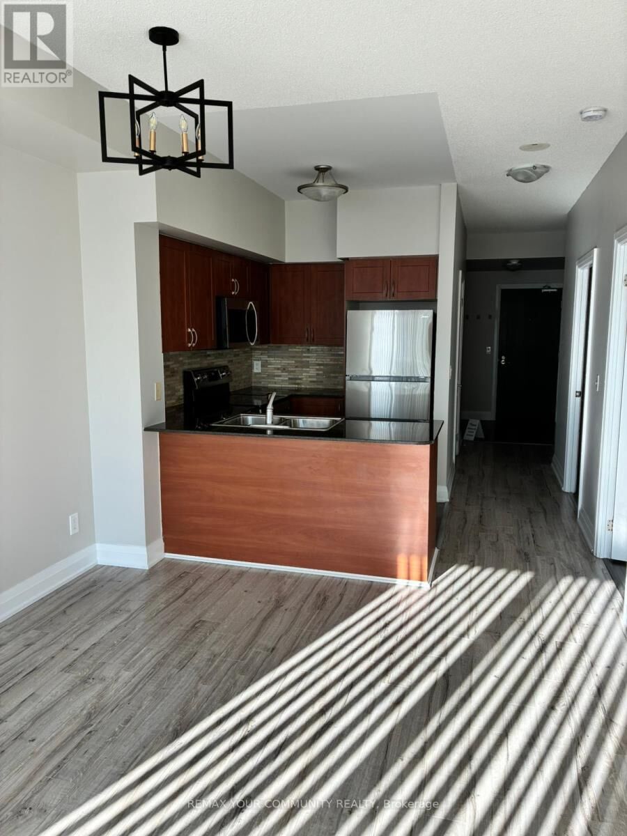 Property Photo:  20 North Park Road 1110  ON L4J 0G7 