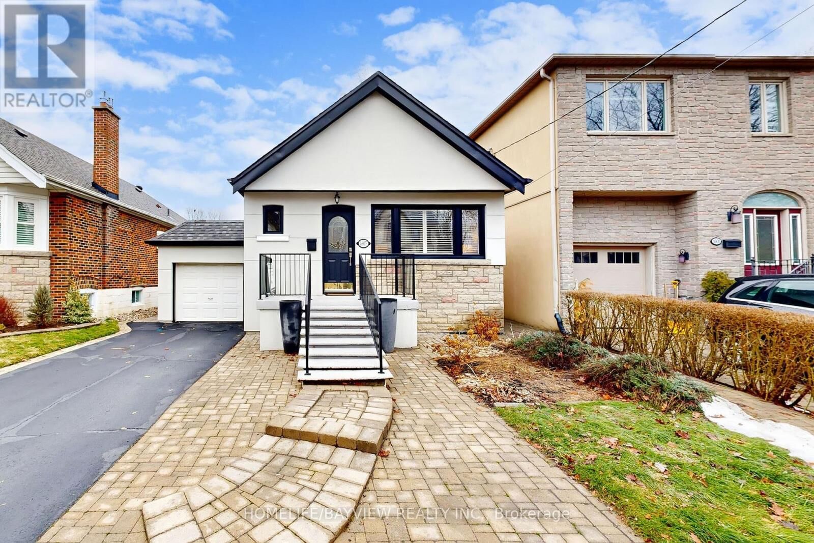 Property Photo:  1607 Woodbine Heights Boulevard  ON M4B 3A3 