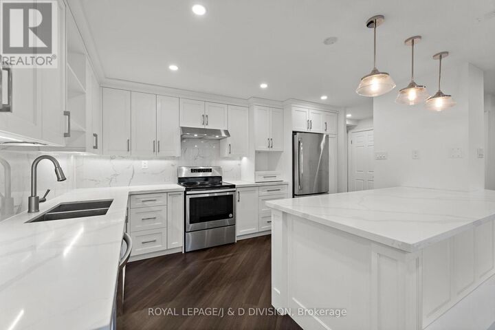 Property Photo:  33 Elmhurst Avenue 1201  ON M2N 6G8 