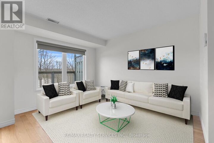 Property Photo:  245 Bishop Street South 9  ON N3H 5N2 