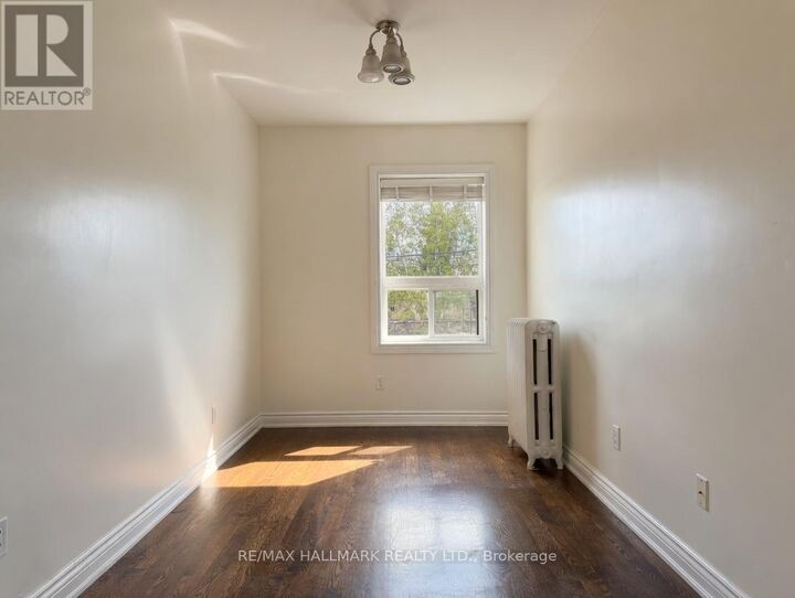 Property Photo:  2038 Danforth Avenue 2  ON M4C 1J6 