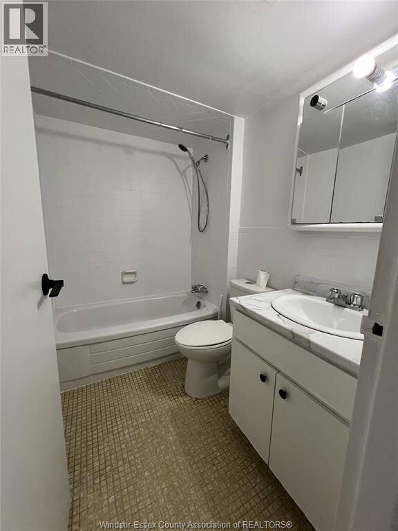 Property Photo:  1580 Moy Avenue 201  ON N8X 4S9 