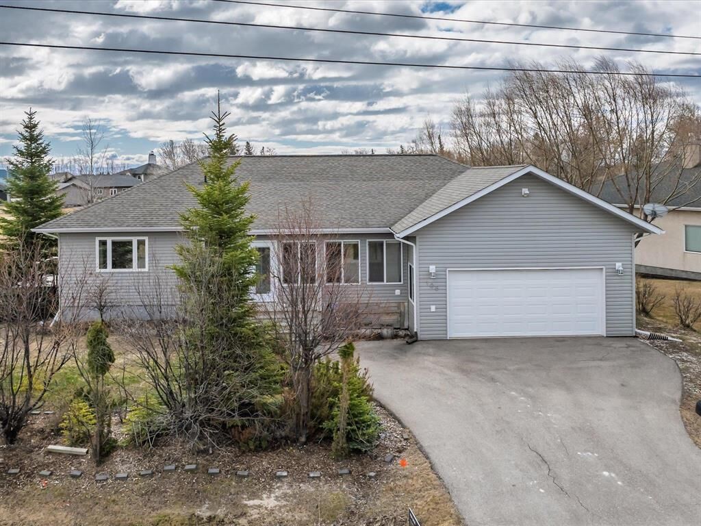 Property Photo:  106 Corona Crescent  MB R0C 1B0 