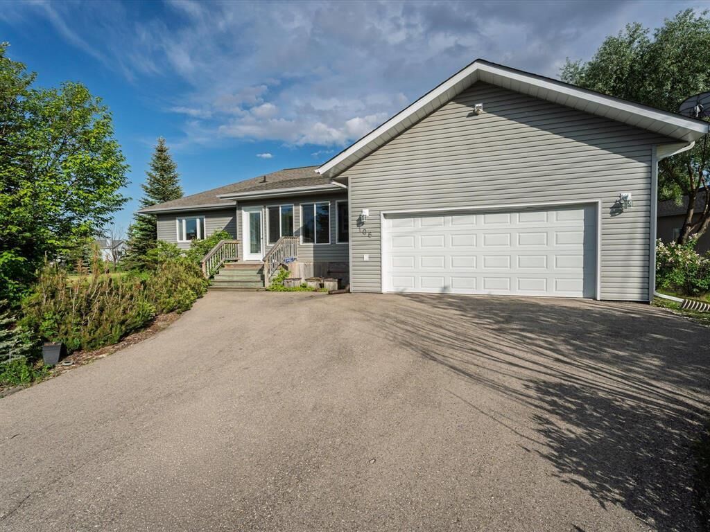 Property Photo:  106 Corona Crescent  MB R0C 1B0 