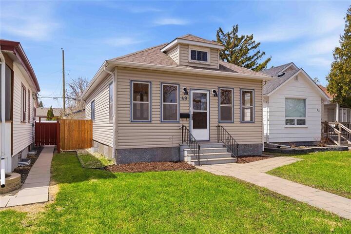 Property Photo: 49 Lloyd Street MB R2H 1Y6