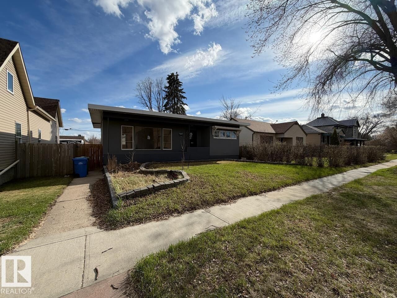 Property Photo:  5003 46 Av  AB T9A 0H4 