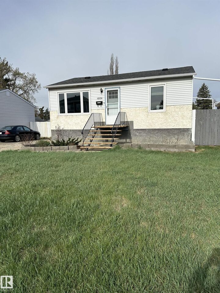 Property Photo:  10536 162 Street NW  AB T5P 3M5 