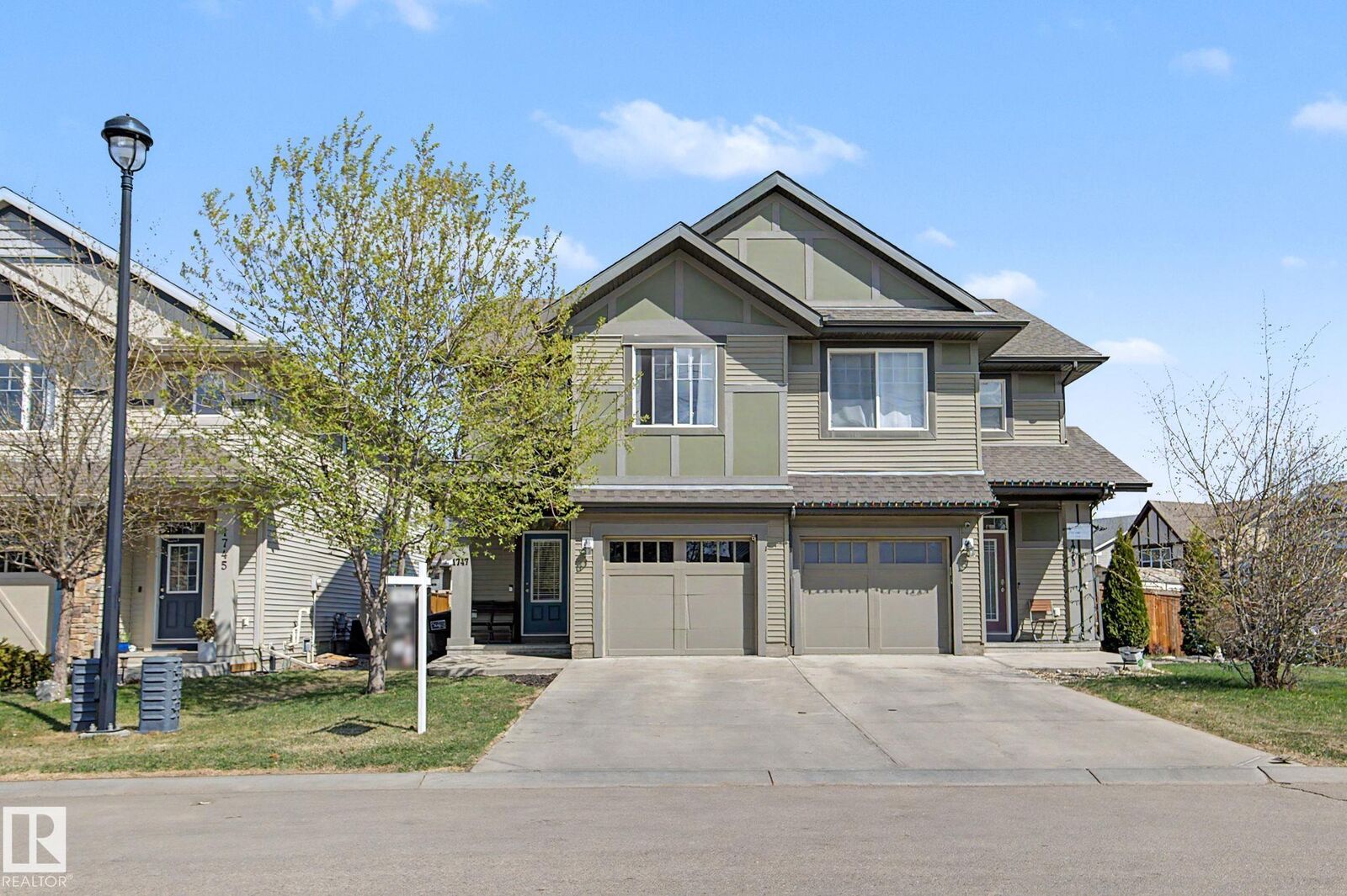 Property Photo:  1747 Chapman Way SW  AB T6W 2E8 