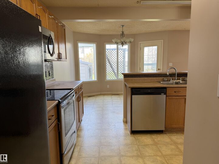 Property Photo:  299 Westwood Point(E)  AB T8L 4N5 