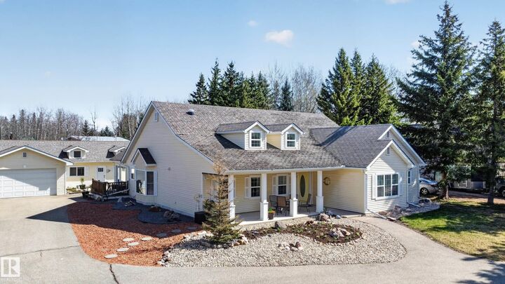 Property Photo: 4924 48A Avenue AB T0E 0A0