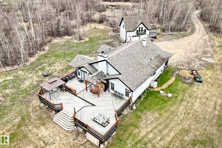 Property Photo:  50542 Rge Rd 224  AB T0B 3M1 