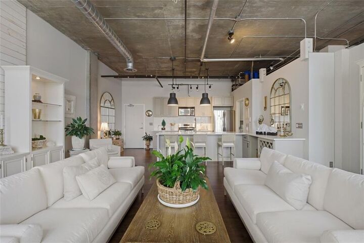 Property Photo:  3235 Roswell Road NE 402  GA 30305 