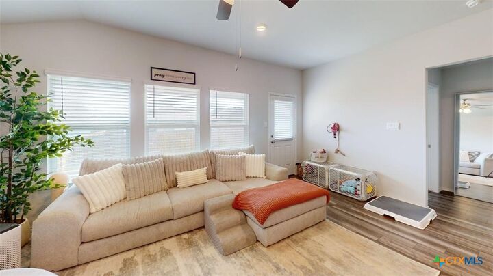 Property Photo:  10016 Avendesora Road  TX 76542 