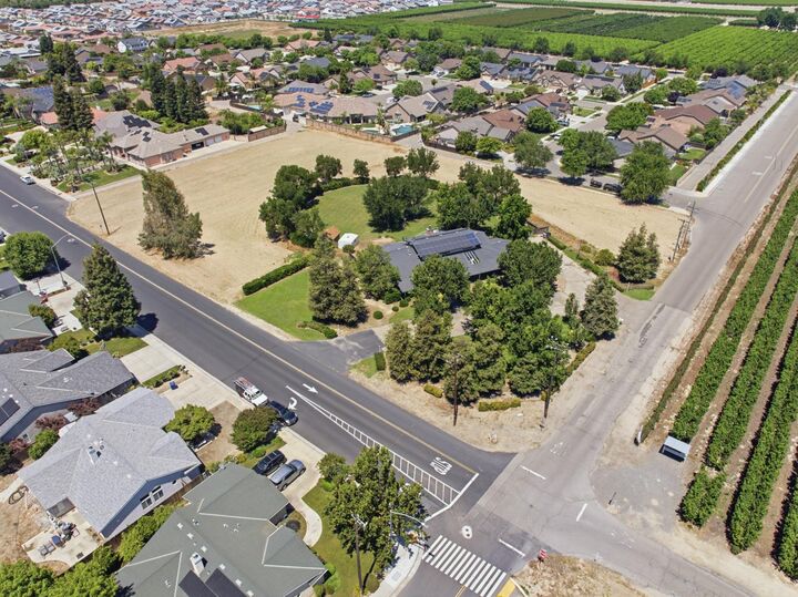Property Photo: 13935 S Madsen Avenue CA 93631