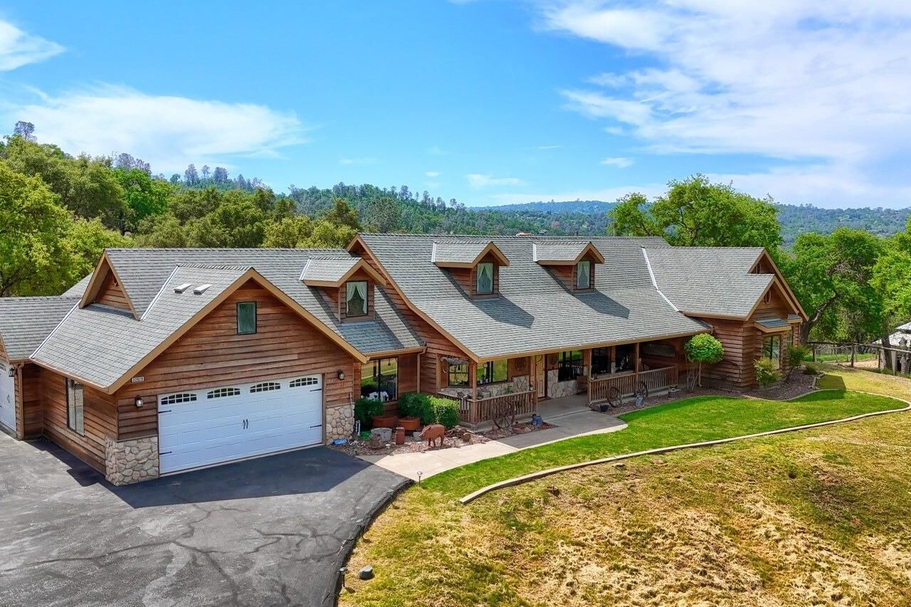 Property Photo:  32028 Cattle Way  CA 93614 